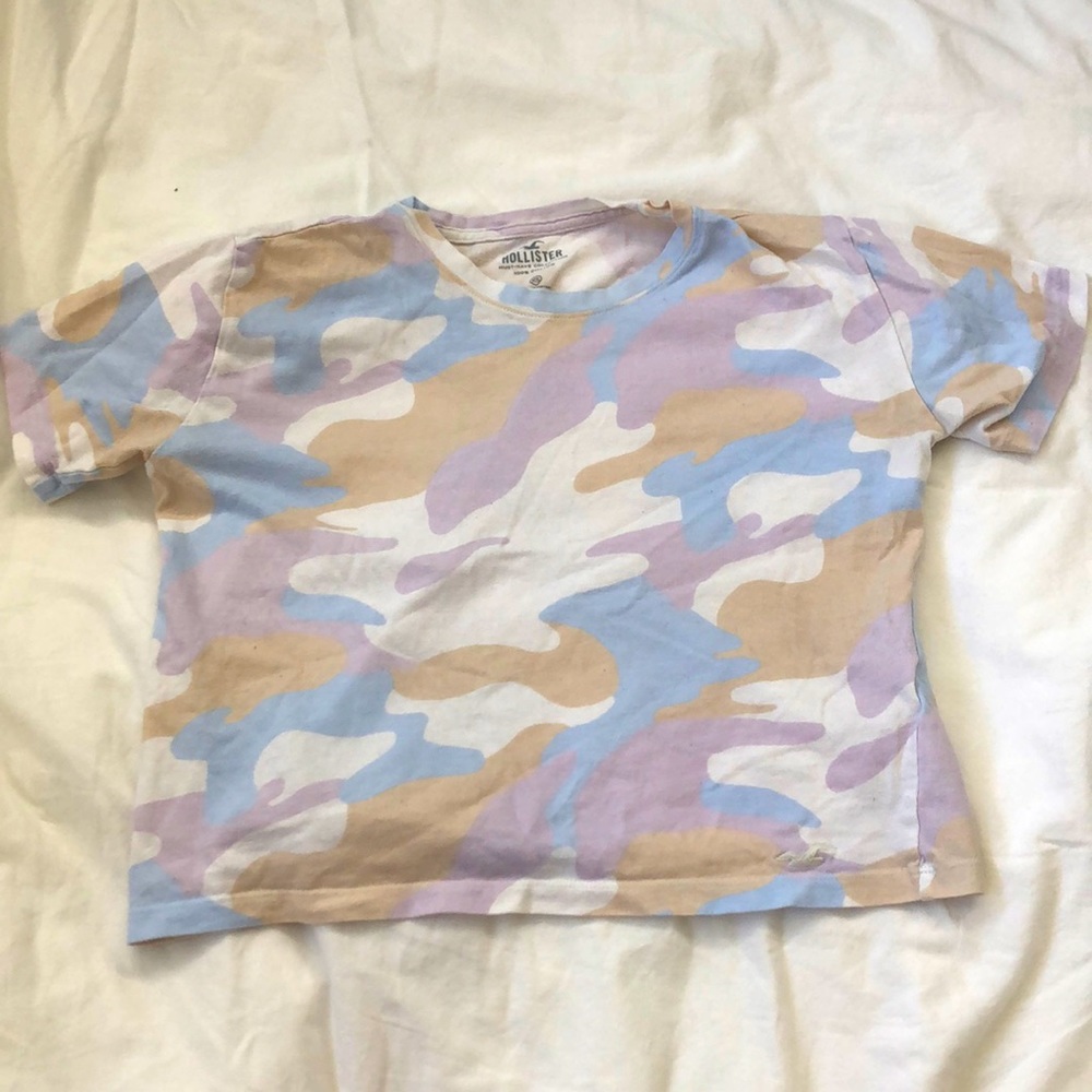 Hollister camo tee shirt
